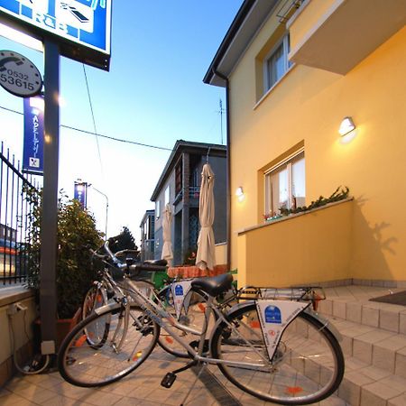 Adelphi Room & Breakfast フェラーラ エクステリア 写真