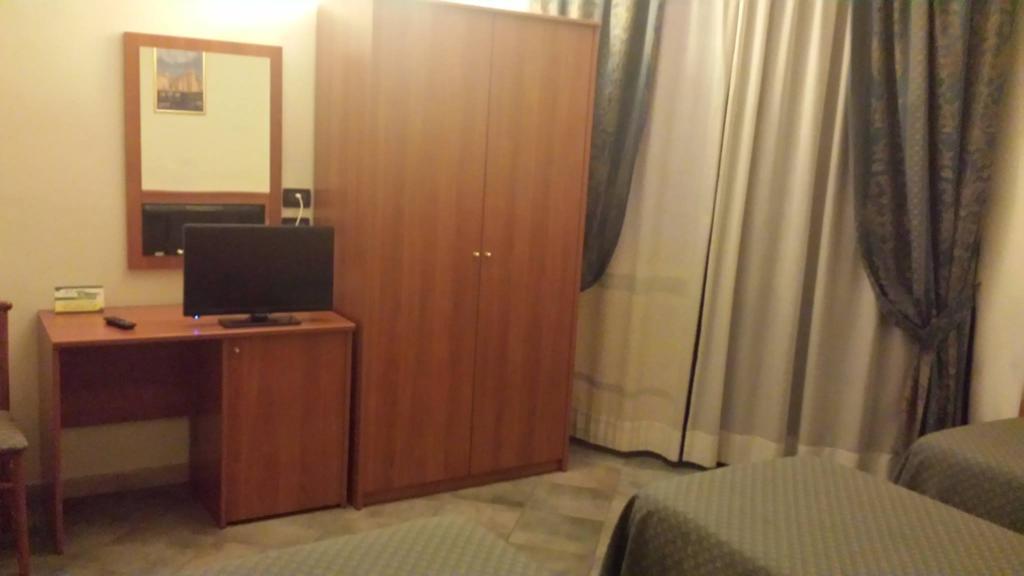 Adelphi Room & Breakfast フェラーラ エクステリア 写真