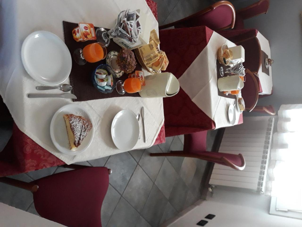 Adelphi Room & Breakfast フェラーラ エクステリア 写真